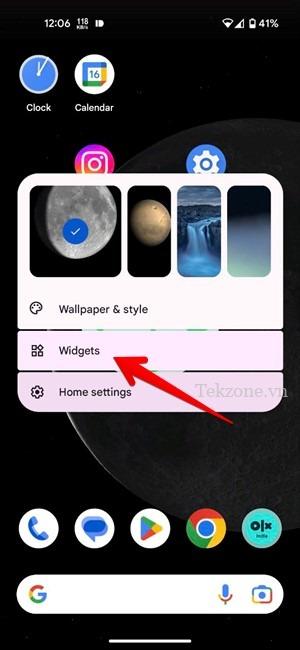 Nhấp vào tùy chọn "Widgets" trên điện thoại Android.