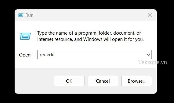 Gõ "regedit" trong cửa sổ Run.