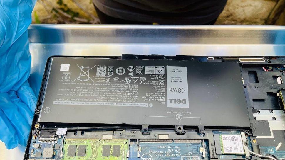 How to Safely Remove a Swollen Battery from Your Laptop